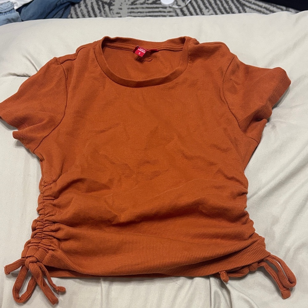Guess Rust Short Sleeve Ruched Top